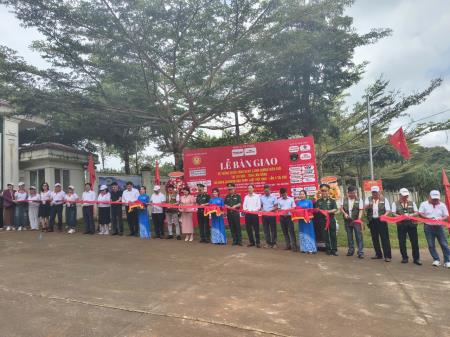 QUỸ THIỆN NGUYỆN HẠNH PHÚC ĐỒNG HÀNH CÙNG BÁO PHÁP LUẬT VIỆT NAM TRONG HÀNH TRÌNH CARAVAN THIỆN NGUYỆN MÙA 4 – “VỮNG TAY LÁI, SÁNG ĐƯỜNG BIÊN”