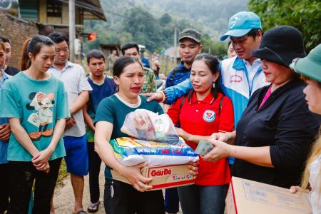 Hành trình cứu trợ đồng bào miền Bắc do lũ lụt phần 1