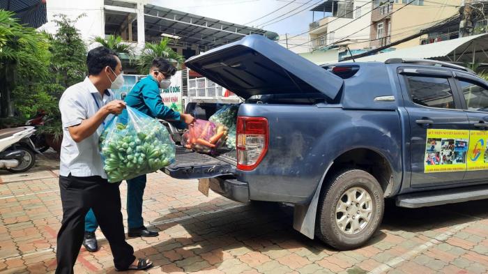 Trao quà hỗ trợ cho chùa Diệu Tràng, trường Trung cấp Phật học, người dân và UBND các phường Phước Long A, Phước Long B, Phước Bình, Long Phước (ngày 10/09/2021)