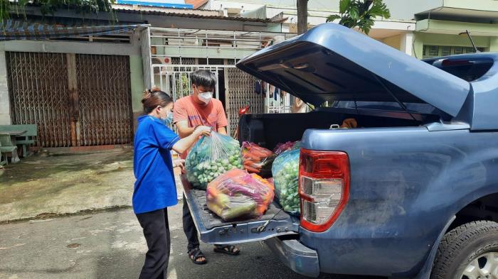 Trao quà hỗ trợ cho chùa Diệu Tràng, trường Trung cấp Phật học, người dân và UBND các phường Phước Long A, Phước Long B, Phước Bình, Long Phước (ngày 10/09/2021)