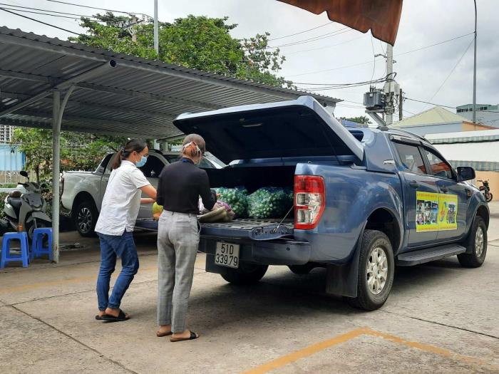 Trao quà hỗ trợ cho chùa Diệu Tràng, trường Trung cấp Phật học, người dân và UBND các phường Phước Long A, Phước Long B, Phước Bình, Long Phước (ngày 10/09/2021)