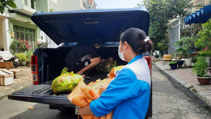 Trao quà hỗ trợ cho chùa Diệu Tràng, trường Trung cấp Phật học, người dân và UBND các phường Phước Long A, Phước Long B, Phước Bình, Long Phước (ngày 10/09/2021)