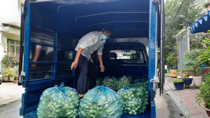 Trao quà hỗ trợ cho chùa Diệu Tràng, trường Trung cấp Phật học, người dân và UBND các phường Phước Long A, Phước Long B, Phước Bình, Long Phước (ngày 10/09/2021)