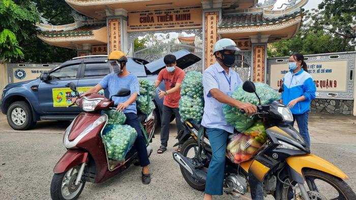 Trao quà hỗ trợ cho chùa Diệu Tràng, trường Trung cấp Phật học, người dân và UBND các phường Phước Long A, Phước Long B, Phước Bình, Long Phước (ngày 10/09/2021)