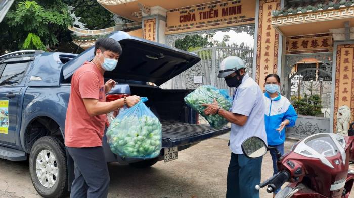 Trao quà hỗ trợ cho chùa Diệu Tràng, trường Trung cấp Phật học, người dân và UBND các phường Phước Long A, Phước Long B, Phước Bình, Long Phước (ngày 10/09/2021)