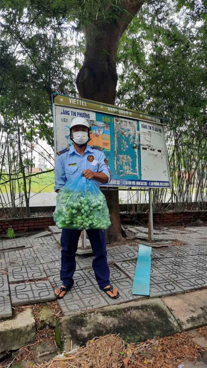 Trao quà hỗ trợ cho chùa Diệu Tràng, trường Trung cấp Phật học, người dân và UBND các phường Phước Long A, Phước Long B, Phước Bình, Long Phước (ngày 10/09/2021)