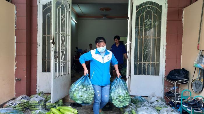 Trao quà hỗ trợ cho chùa Diệu Tràng, trường Trung cấp Phật học, người dân và UBND các phường Phước Long A, Phước Long B, Phước Bình, Long Phước (ngày 10/09/2021)