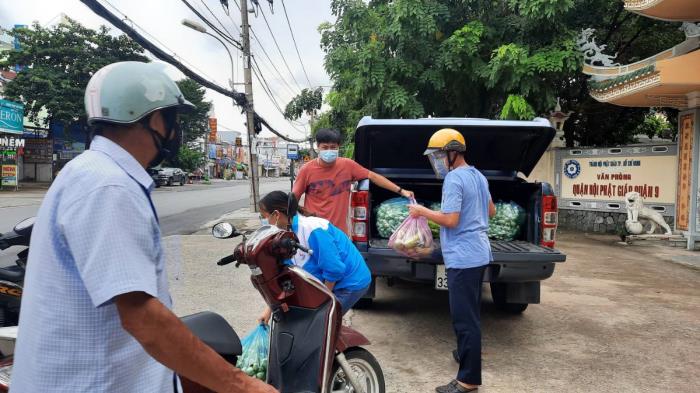 Trao quà hỗ trợ cho chùa Diệu Tràng, trường Trung cấp Phật học, người dân và UBND các phường Phước Long A, Phước Long B, Phước Bình, Long Phước (ngày 10/09/2021)