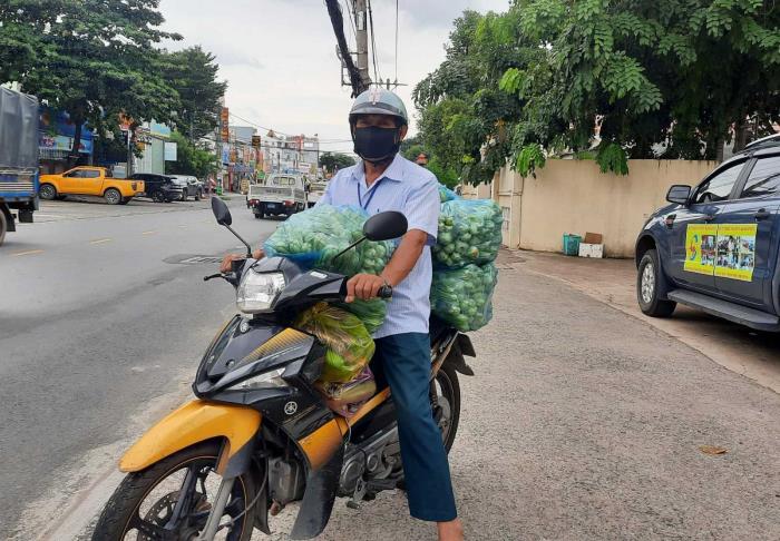 Trao quà hỗ trợ cho chùa Diệu Tràng, trường Trung cấp Phật học, người dân và UBND các phường Phước Long A, Phước Long B, Phước Bình, Long Phước (ngày 10/09/2021)