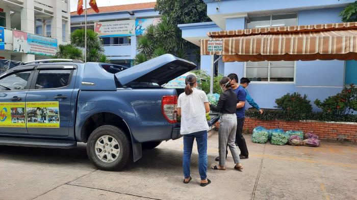 Trao quà hỗ trợ cho chùa Diệu Tràng, trường Trung cấp Phật học, người dân và UBND các phường Phước Long A, Phước Long B, Phước Bình, Long Phước (ngày 10/09/2021)