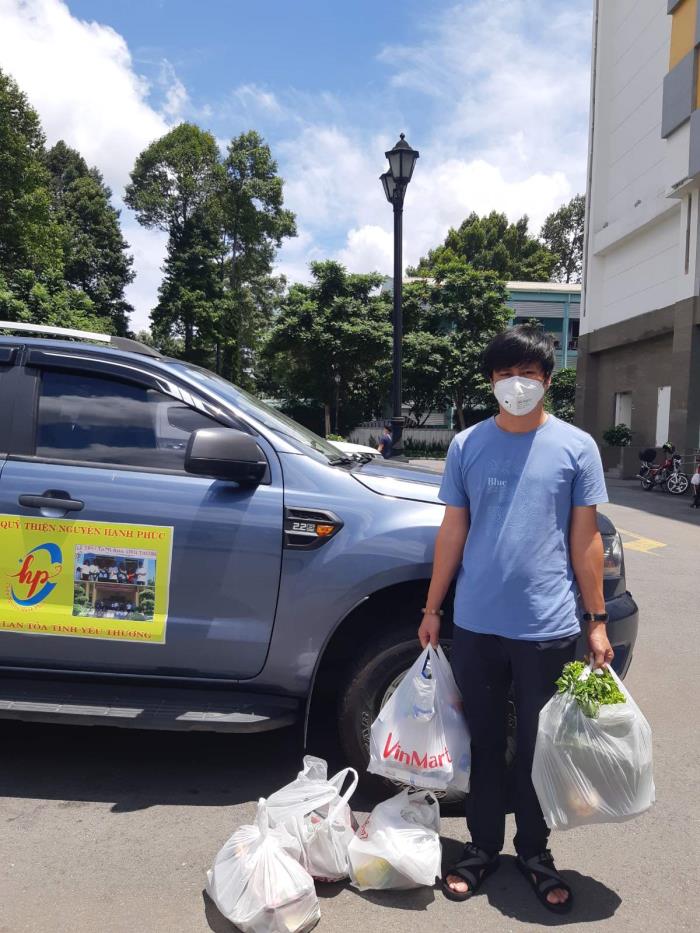 Quỹ tiếp tục trao các nhu yếu phẩm cho cán bộ nhân viên và các chốt kiểm dịch trên địa bàn TP.Hồ Chí Minh (01/08/2021)