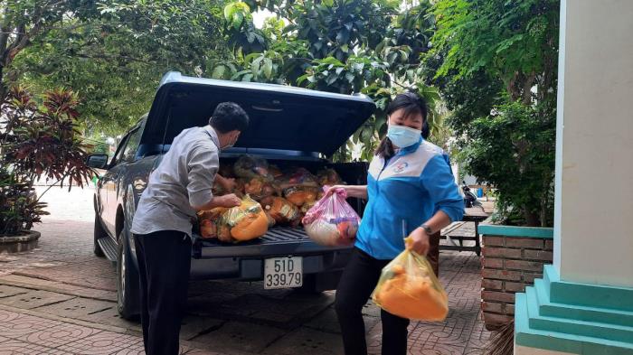 Quỹ trao 100 phần quà cho bà con phường Phước Long, TP. Thủ Đức (03/08/2021)