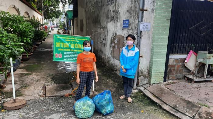 Tặng rau cho người dân ở P.Phước Long A và các UBND phường Phước Bình, Phước Long B (ngày 29/08/2021)