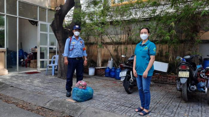 Tặng rau, trứng cho người dân ở địa bàn P.Phước Long A, Phước Long B, chùa Diệu Tràng và UBND các phường Phước Long A, Phước Long B, Phước Bình (ngày 01/09/2021)