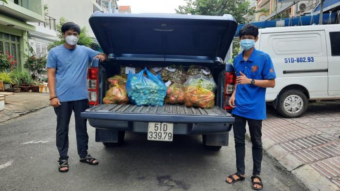 Tặng rau, trứng cho người dân ở địa bàn P.Phước Long A, Phước Long B, chùa Diệu Tràng và UBND các phường Phước Long A, Phước Long B, Phước Bình (ngày 01/09/2021)