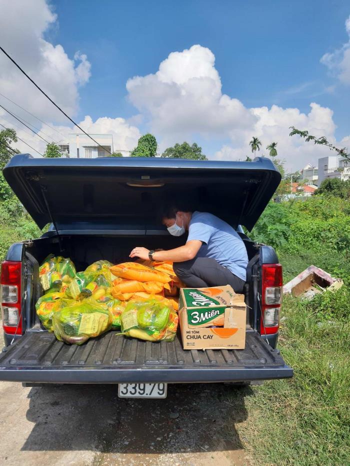 Trao quà đến người dân ở P.Phước Long A, P.Long Phước (ngày 17/09/2021)