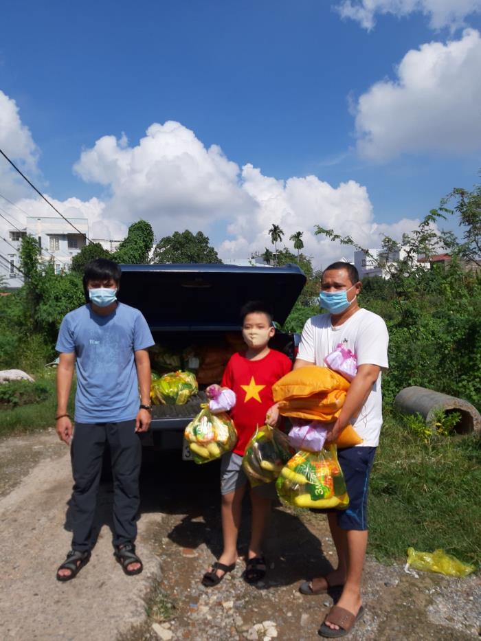 Trao quà đến người dân ở P.Phước Long A, P.Long Phước (ngày 17/09/2021)