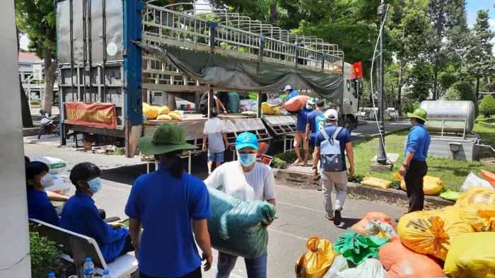 Quỹ tiếp nhận hơn 30 tấn nhu yếu phẩm từ bà con Quảng Bình cứu trợ cho người dân TP.Hồ Chí Minh mùa Covid (20/07/2021)