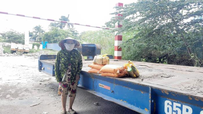 Quỹ trao quà cho người dân khó khăn ở cầu Rạch Chiếc (10/08/2021)