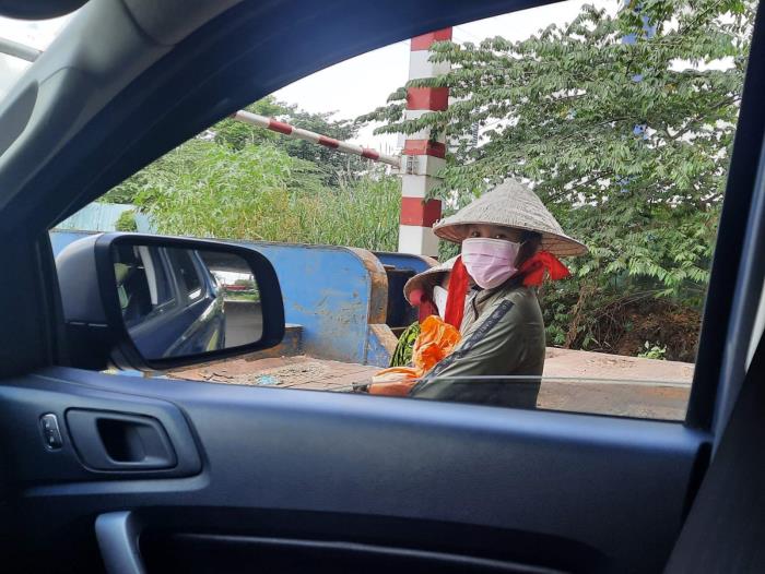 Quỹ trao quà cho người dân khó khăn ở cầu Rạch Chiếc (10/08/2021)