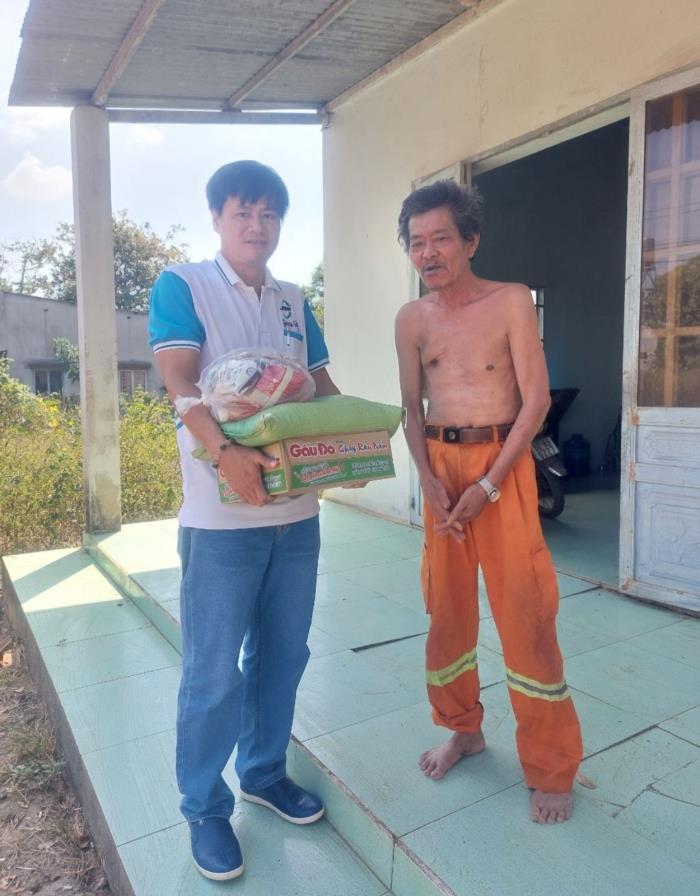 Trao quà cho người già neo đơn ở Đồng Nai (ngày 31/01/2023)