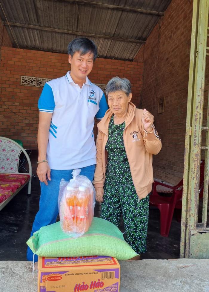 Trao quà cho người già neo đơn ở Đồng Nai (ngày 31/01/2023)