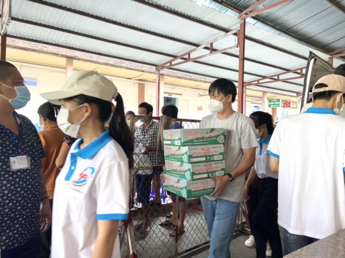 Phát cơm tại BV Nhi Đồng 2 (ngày 23/07/2022)