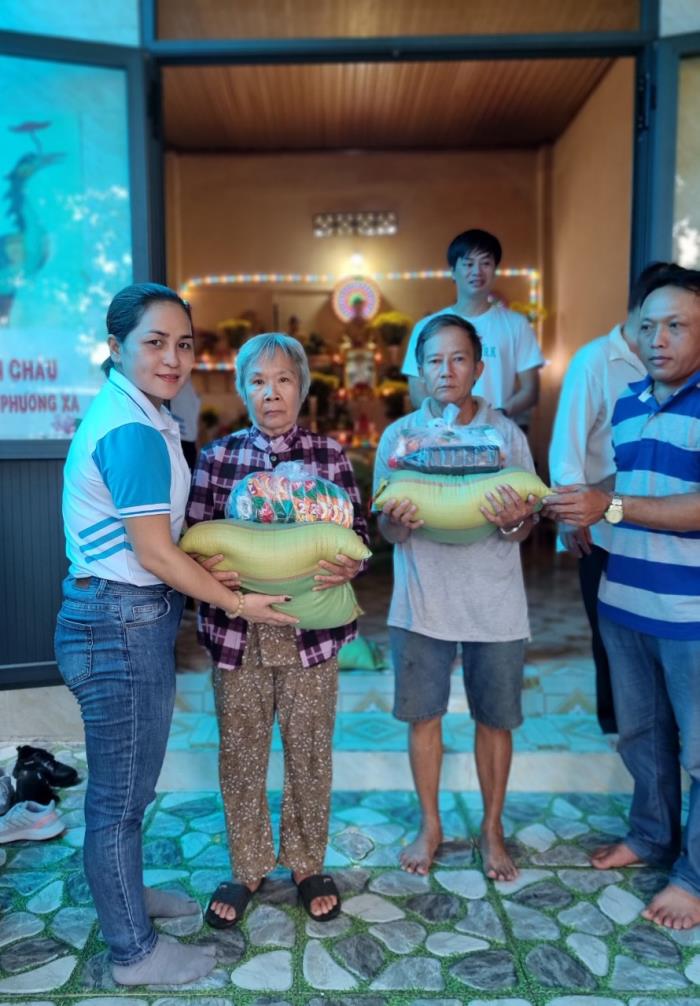 Trao quà cho các gia đình có hoàn cảnh khó khăn tại Đồng Nai ngày 02/06/2023