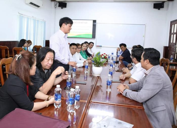 Trao tặng học bổng cho các bạn sinh viên khoa Kinh tế trường Đại học Nông Lâm ngày 07/06/2023